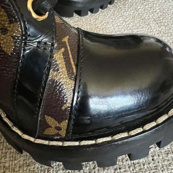 LOUIS VUITTON STAR TRAIL ANKLE BOOTS - Picture 9 of 9